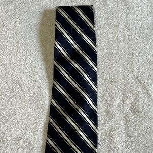 Classic Brooks Brothers White/Blue Stripe Tie